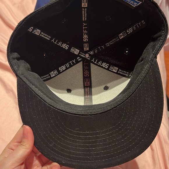 Hello Kitty x New Era 59fifty 7 1/8 Fitted Cap - Picture 5 of 5